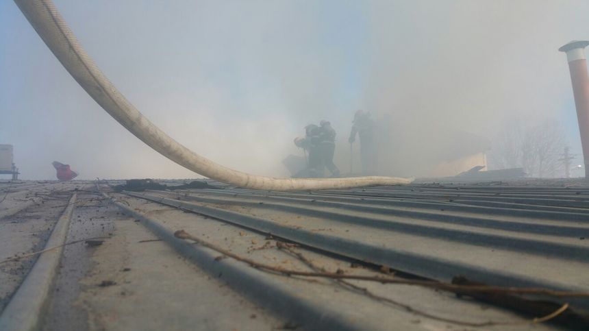 ISU Bucureşti-Ilfov: Incendiu în podurile a patru imobile, pe strada Heliade între Vii din Capitală, degajări mari de fum - FOTO, VIDEO