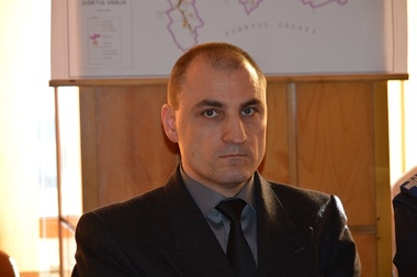 Anchetă a Poliţiei Vaslui în cazul unui agent care oprea şoferii în trafic cu un sistem luminos montat ilegal pe maşina de serviciu