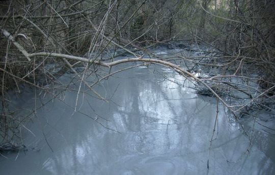 Alba: Poluare accidentală pe Râul Arieş după ce o sondă cu steril de la Cupru Min a cedat (FOTO: Facebook - Baic Teodor Augustin)