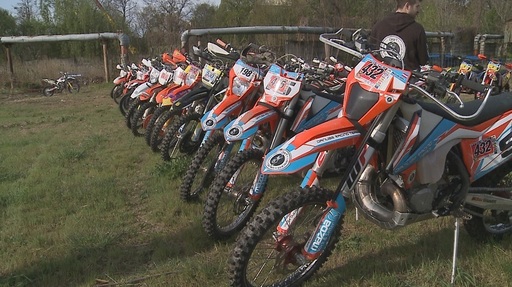 Şase motociclete ale unor piloţi străini, în valoare de peste 40.000 euro, au fost furate de la o competiţie desfăşurată la Arad - FOTO