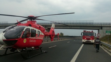 Patru persoane, rănite în accidentul produs pe A1 între Nădlac şi Arad; unul dintre răniţi - un muncitor care curăţa şoseaua - FOTO