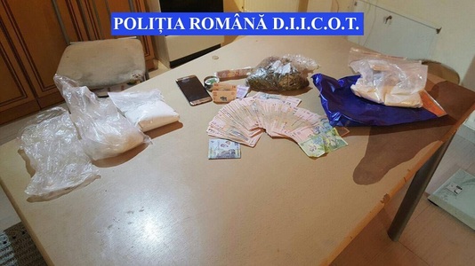 Cluj: Peste trei kilograme de droguri, ridicate în urma a 19 percheziţii; 16 persoane au fost duse la audieri - FOTO/VIDEO