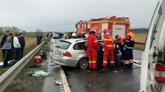 Sibiu: Traficul pe DN 1, blocat din cauza unui accident soldat cu moartea unei persoane şi rănirea altor trei, a fost reluat