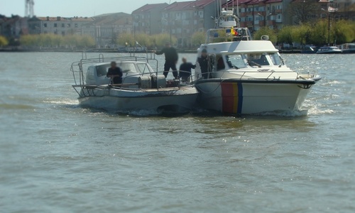 Navă din Ucraina, aflată la braconat în apropiere de Sfântu Gheorghe, prinsă de Garda de Coastă; la bord, peste 400 de kilograme de calcan - FOTO