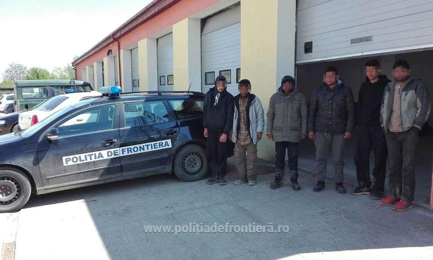 Caraş-Severin: Alţi 21 de migranţi irakieni şi pakistanezi, opriţi de poliţiştii de frontieră la graniţa cu Serbia