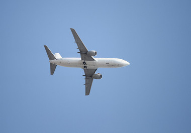 Traficul aerian pe Aeroportul Internaţional Cluj, afectat de ninsoare. Şase curse au întârzieri chiar şi de peste două ore