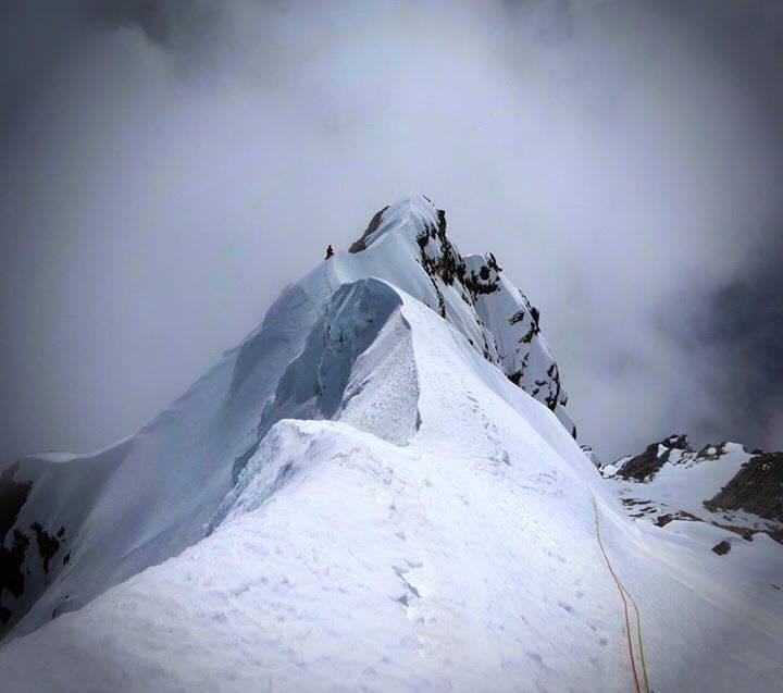 Risc mare a producere a avalanşelor în Munţii Făgăraş şi Bucegi, salvamontiştii recomandă evitarea practicării sporturilor de iarnă la altitudini mari
