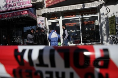 Jaf la o casă de amanet din Capitală. Surse: Hoţii l-ar fi ameninţat pe casier cu un pistol, având feţele acoperite