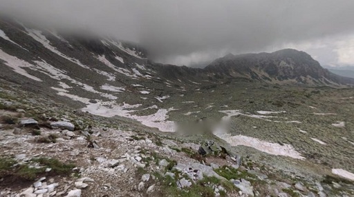 Salvamontiştii confirmă decesul celor doi copii surprinşi de avalanşă în Retezat. Ceilalţi turişti, în drum spre Cabana Genţiana - FOTO