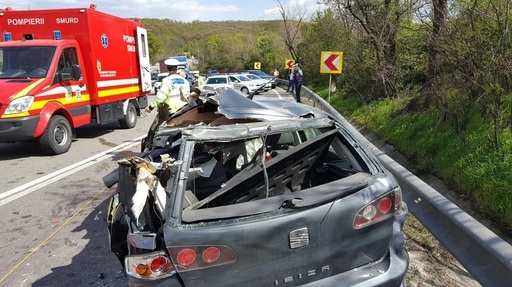 Bărbatul rănit grav în accidentul din judeţul Olt şi preluat în comă de o ambulanţă a murit în drum spre spital