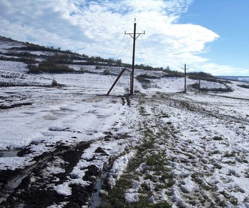 Vaslui: 15 localităţi, fără curent de mai mult de 72 de ore; peste 540 de stâlpi de electricitate, distruşi de viscol - FOTO