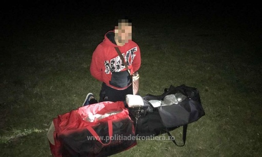 Timiş: Doi albanezi, prinşi când încercau să introducă ilegal în ţară aproximativ 34 de kilograme de canabis - FOTO