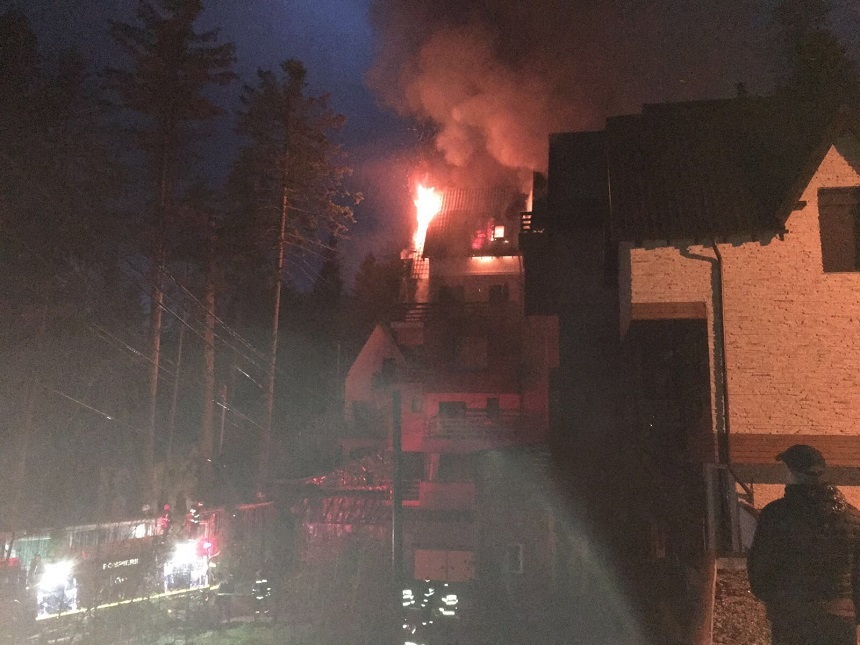 Cauza incendiului de la mansarda unui hotel de cinci stele din Sinaia - un coş de fum al unui şemineu, neizolat corespunzător 
