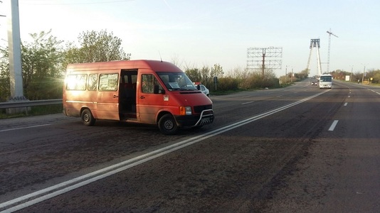 Constanţa: Şoferul unui microbuz de călători a blocat un sens al unui drum naţional, supărat că fusese amendat de poliţişti