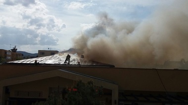 Incendiul care a afectat un club şi un restaurant din Braşov a fost stins