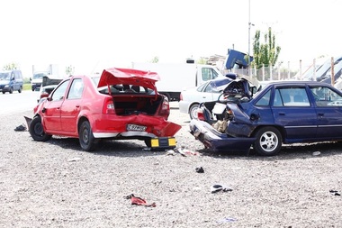 Tânăra care a intrat cu maşina într-un grup de oameni, pe marginea DN 2, în judeţul Buzău, are carnet de şofer profesionist şi de un an conducea un TIR - VIDEO