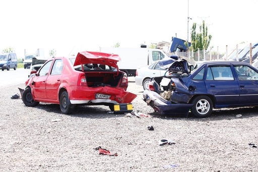 Tânăra care a intrat cu maşina într-un grup de oameni, pe marginea DN 2, în judeţul Buzău, are carnet de şofer profesionist şi de un an conducea un TIR - VIDEO
