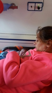 O femeie din judeţul Hunedoara a născut în ambulanţa solicitată să o preia - FOTO