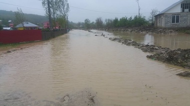 Vaslui: Persoanele evacuate din locuinţe din cauza inundaţiilor şi cazate temporar într-un cămin cultural şi la rude au revenit în casele lor - FOTO