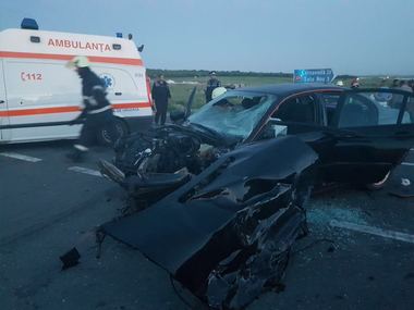 Constanţa: Cinci persoane, între care un copil de 12 ani, rănite după ce două maşini s-au ciocnit - FOTO