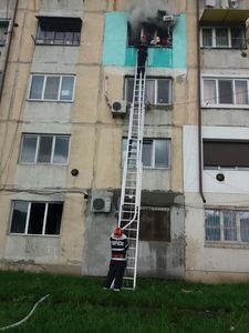 Prahova: Incendiul izbucnit la un cămin de nefamilişti din Floreşti a fost stins; nicio persoană nu a fost rănită