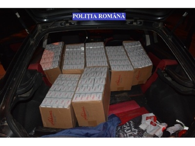 Reşiţa: Peste 90.000 de ţigarete de contrabandă şi două autoturisme, confiscate de poliţişti