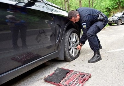 Jandarmii hunedoreni au reparat pana la maşina ambasadorului SUA, care a vizitat  Sarmizegetusa Regia
