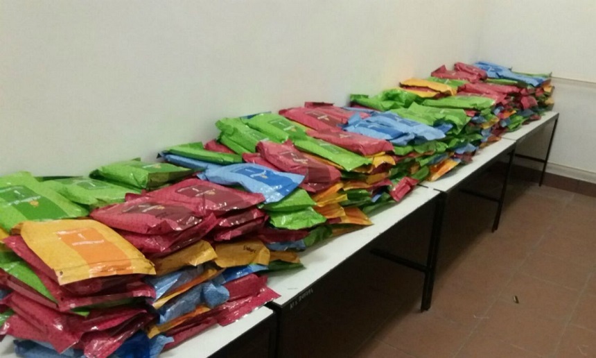 Poliţiştii din Vama Albiţa au confiscat 400 de kilograme de tutun pentru narghilea, găsit ascuns în toaleta unui autocar - FOTO