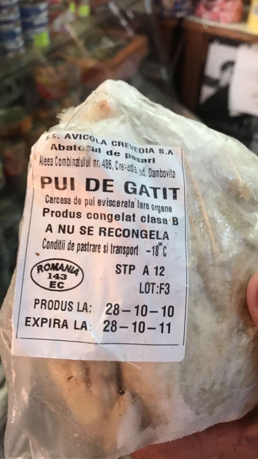 Constanţa: 70 de kilograme de produse expirate, unele chiar de şase ani, găsite la un magazin din localitatea Băneasa - VIDEO