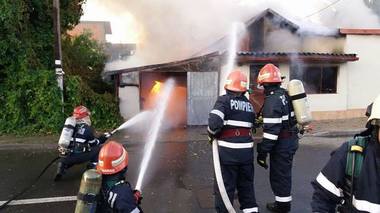 UPDATE: O persoană grav rănită în urma unui incendiu care a cuprins o casă şi un centru pentru încărcarea buteliilor, în Ilfov - FOTO, VIDEO