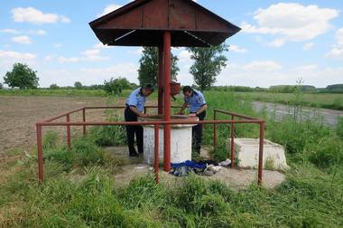 Femeie căzută într-o fântână, salvată de către pompierii din Călăraşi