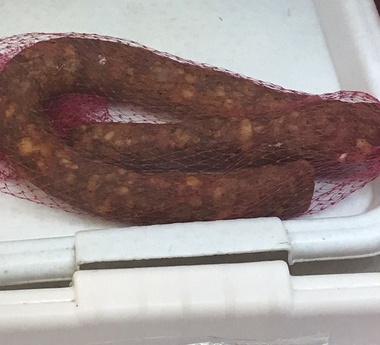 Magazin din Valu lui Traian, închis temporar de comisarii CJPC şi amendat cu 20.000 de lei, fiind găsite produse expirate sau mucegăite - FOTO, VIDEO