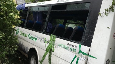 Patru răniţi după ce un autobuz a fost implicat într-un accident rutier între Rm. Vâlcea şi Călimăneşti