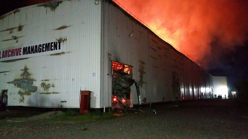 UPDATE - Incendiu puternic în Ilfov, la un depozit în care sunt depozitate arhivele unor companii. FOTO, VIDEO