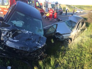 Dolj: Doi tineri au murit şi o a treia persoană a fost rănită într-un accident de circulaţie produs pe DN 65 