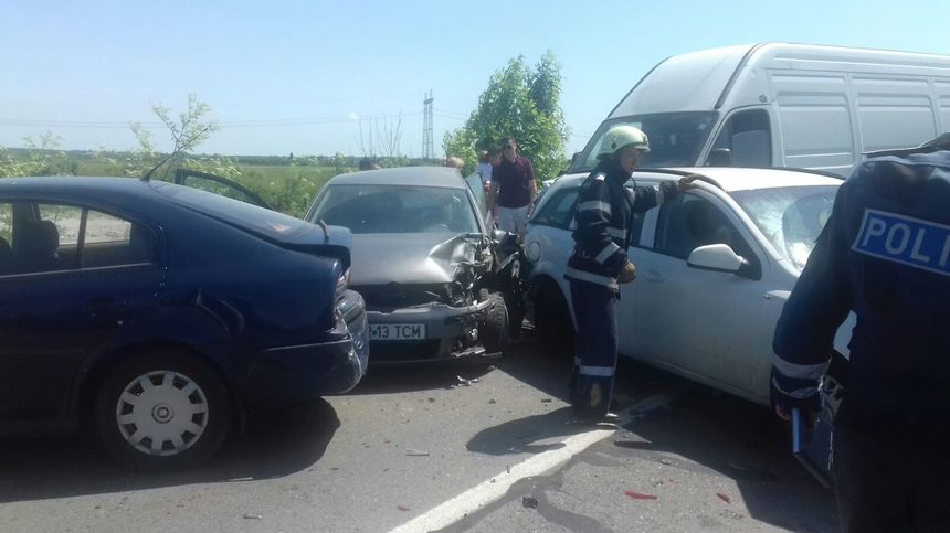 DN 6, blocat în judeţul Giurgiu în urma unui accident în care au fost implicate şase autoturisme