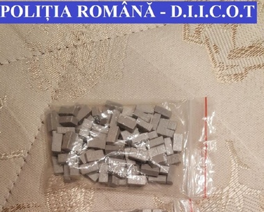 Constanţa: Femeie arestată preventiv după ce a încercat să vândă 30 de comprimate de ecstasy