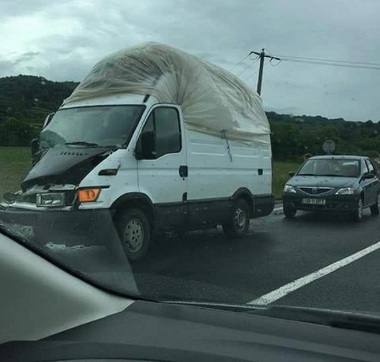 Trei persoane au fost rănite într-un accident pe drumul naţional 1, în judeţul Sibiu