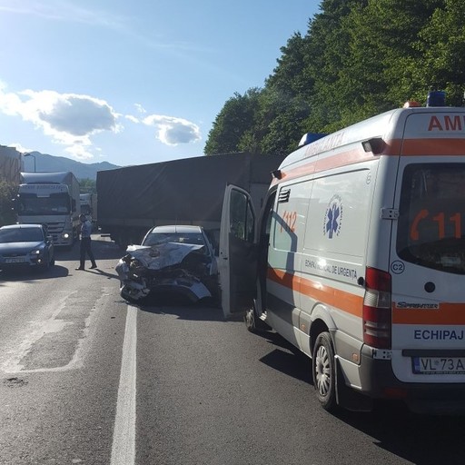 Valea Oltului, parţial  blocată vineri seară în urma unui accident rutier