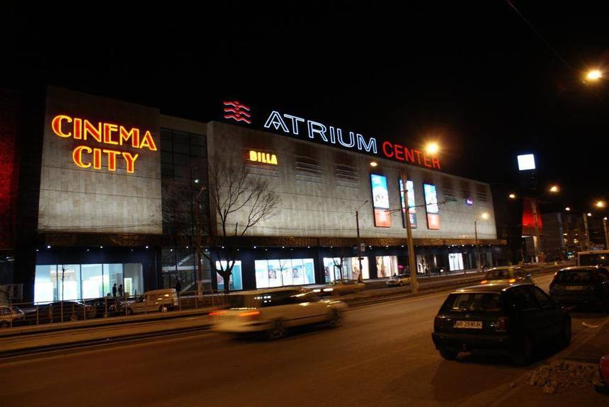 Un mall din Arad, evacuat în urma unui incendiu izbucnit la un restaurant