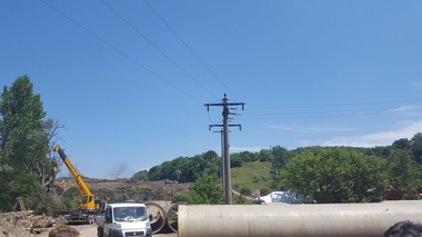 Încă o familie formată din cinci persoane a fost evacuată din locuinţă din cauza alunecării de teren din comuna vâlceană Alunu