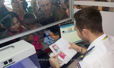Peste 5.300 de minori nu au putut ieşi din ţară în 2016 pentru că nu aveau documente de călătorie valabile