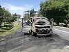 Arad: O camionetă a luat foc în trafic, pe DN7, afectând circulaţia - FOTO