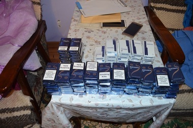 Galaţi: Şase persoane reţinute şi două puse sub control judiciar, în urma percheziţiilor privind destructurarea unui grup specializat în contrabandă cu produse accizabile - FOTO