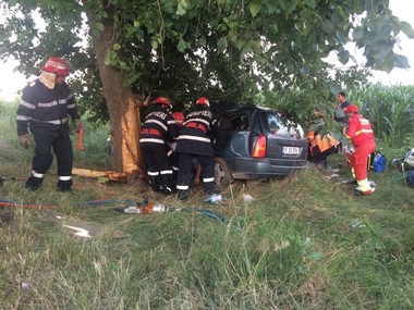 Trei morţi şi doi răniţi grav, într-un accident petrecut pe un drum naţional din judeţul Călăraşi. Printre victime, două fete de opt şi 12 ani