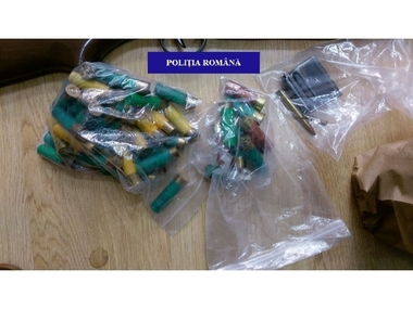 Un minor a intrat în spaţiul securizat al Poligonului Cincu, a adunat cartuşe şi a dat foc pulberii, fiind rănit în explozie