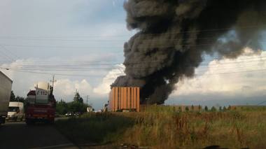 ISU Ilfov: Depozitele cuprinse de incendiu la Baloteşti ard generalizat şi sunt aproape prăbuşite. Flăcările au cuprins 5 - 6.000 de metri pătraţi