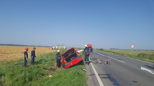 Doi morţi şi un rănit, după ce o cisternă şi două autoturisme s-au ciocnit în judeţul Ialomiţa; cisterna, plină cu zece tone de azot. Accidentul, provocat de un tânăr de 19 ani