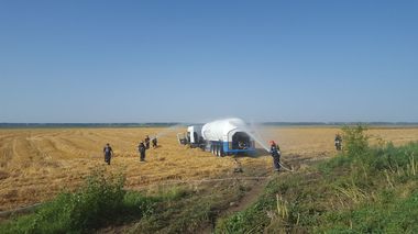 Ialomiţa: Cisterna implicată în accident, plină cu zece tone de azot. Accidentul a fost provocat de un tânăr de 19 ani