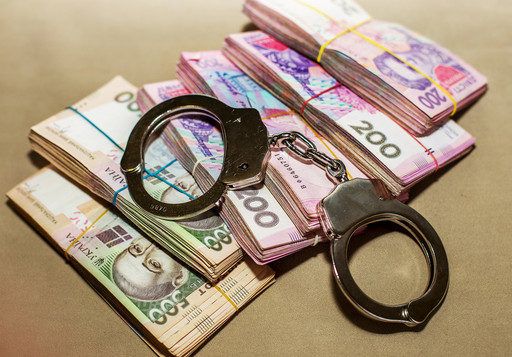 Zece persoane, urmărite penal pentru evaziune fiscală de un milion de euro din tranzacţii cu fier vechi